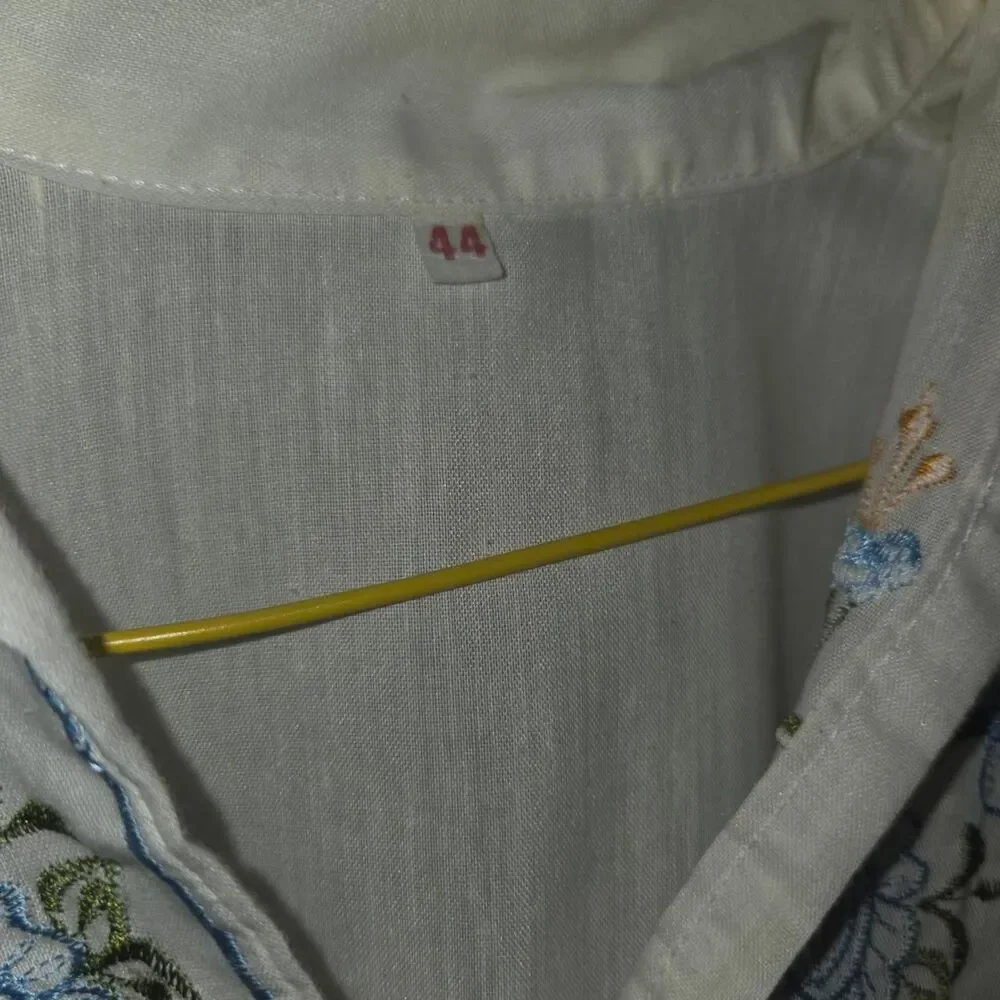 Vintage Cottagecore Embroidered Linen-Blend Blouse | Size 44 (Medium/Large - Picture 4 of 8